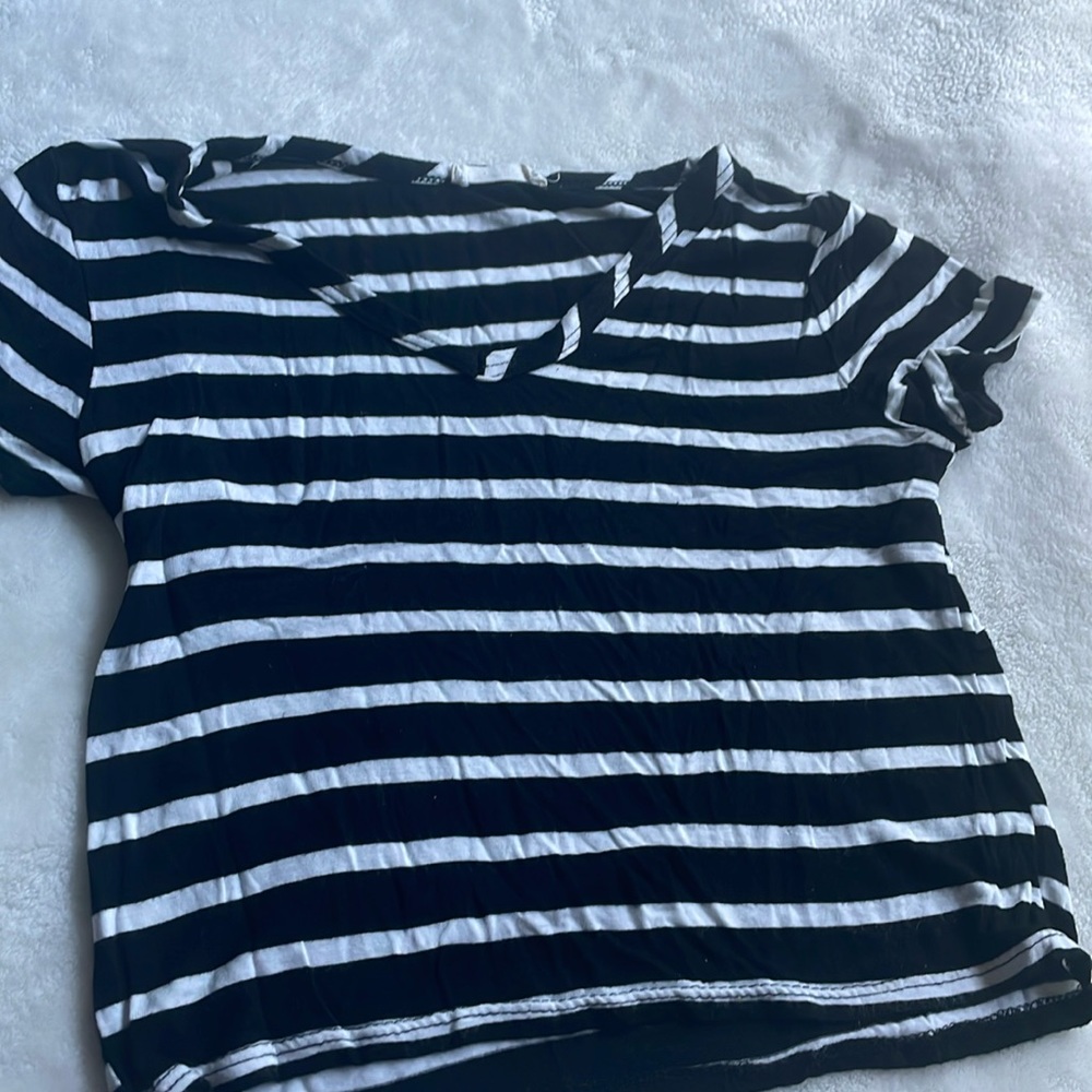 Black and white stripped cropped shirt